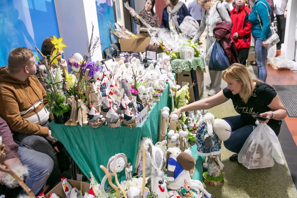 Wielkanocny kiermasz w Urzędzie Marszałkowskim, fot. Andrzej Goiński/UMWKP