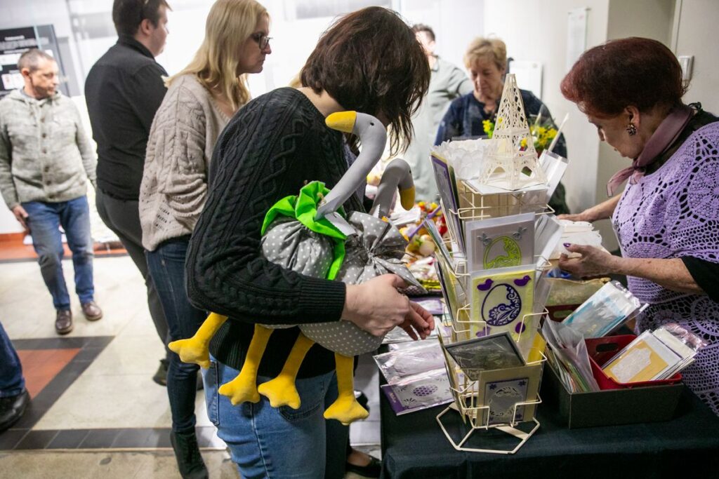 Wielkanocny kiermasz w Urzędzie Marszałkowskim, fot. Andrzej Goiński/UMWKP