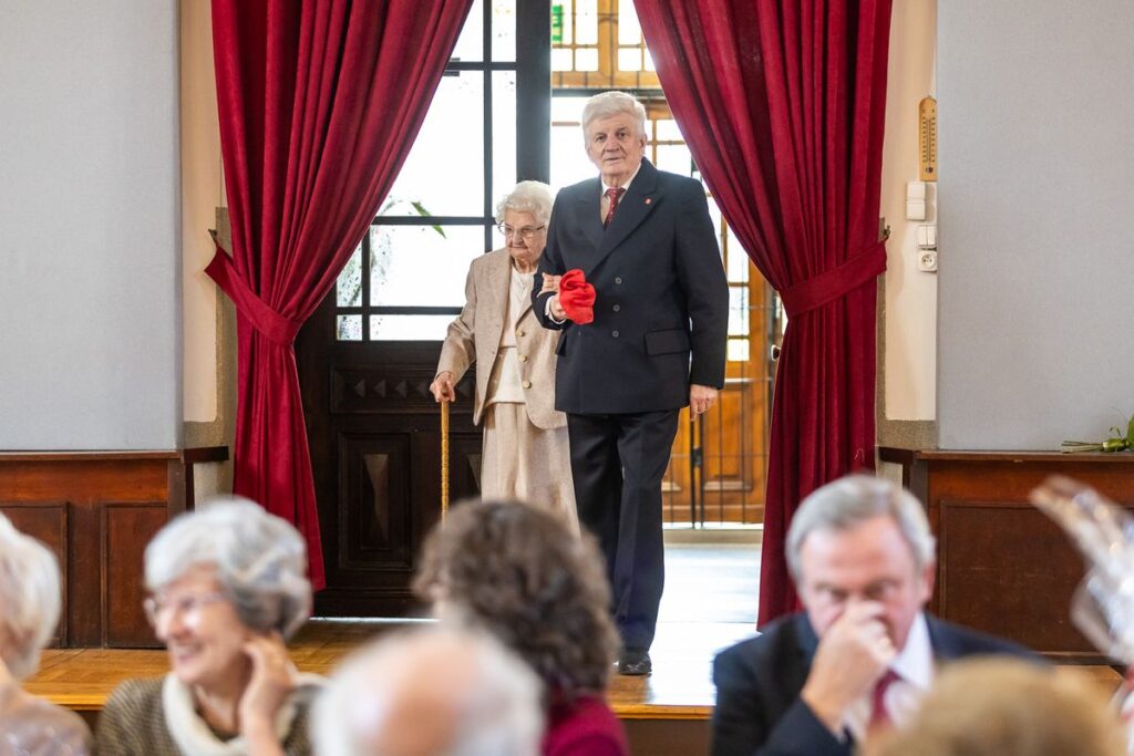 Wręczenie medalu Unitas Durat Irenie Krawczyk, fot. Szymon Zdziebło/tarantoga.pl dla UMWKP