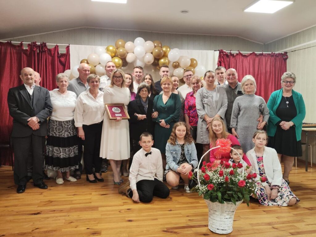 Wręczenie medalu Unitas Durat Kazimierze Lewandowskiej-Żuber, fot. UMWKP