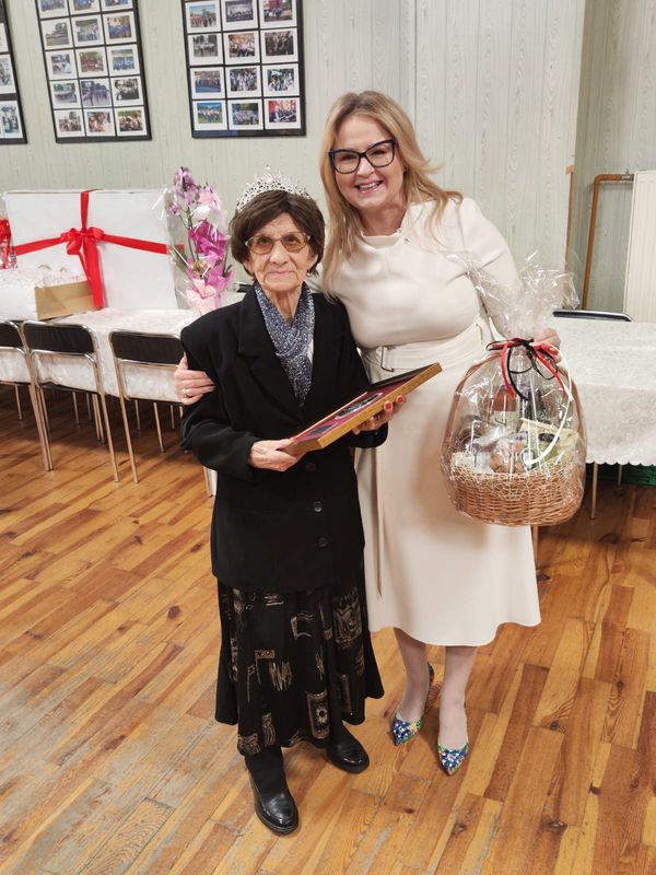 Wręczenie medalu Unitas Durat Kazimierze Lewandowskiej-Żuber, fot. UMWKP