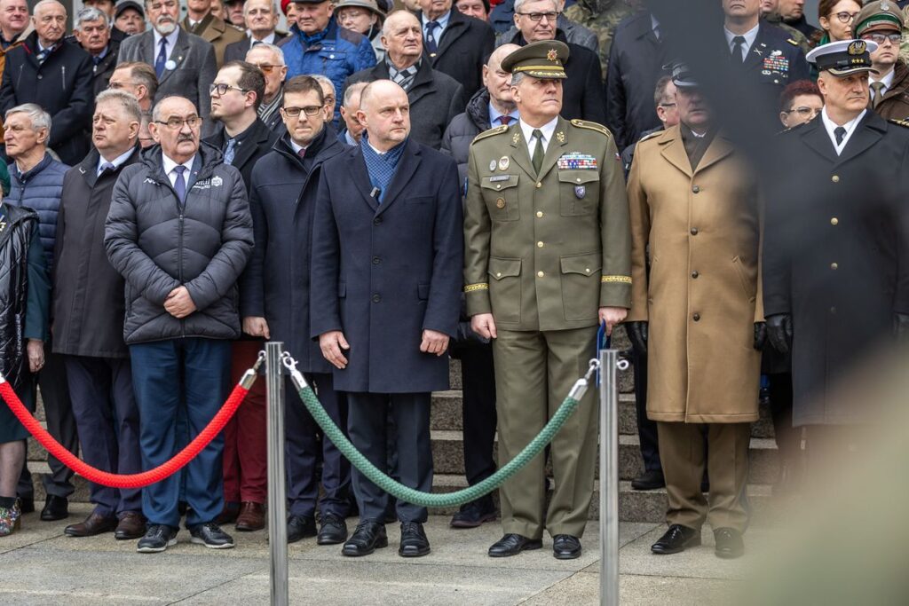 Toruńskie obchody 25 lat Polski w NATO, fot. Szymon Zdziebło/tarantoga.pl dla UMWKP