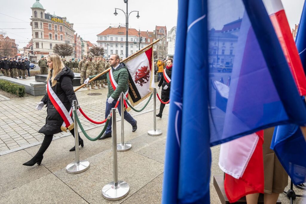 Toruńskie obchody 25 lat Polski w NATO, fot. Szymon Zdziebło/tarantoga.pl dla UMWKP