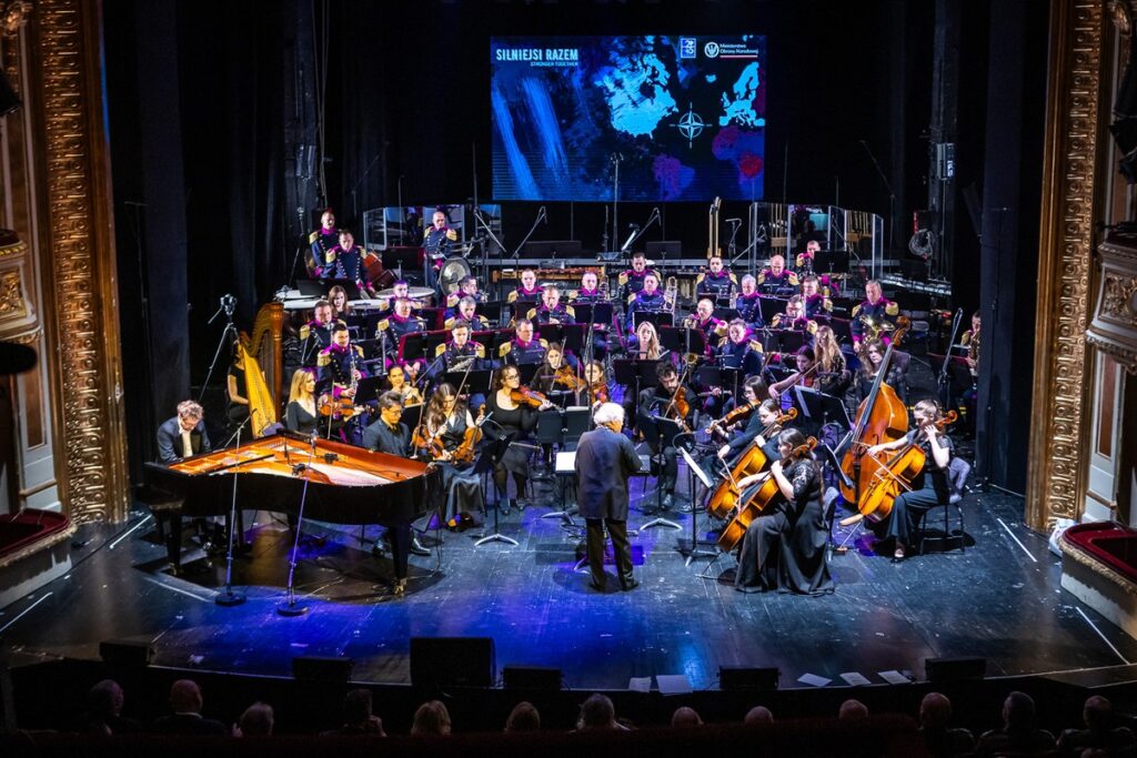 Uroczysta gala z okazji 25. rocznicy wstąpienia Polski do NATO, fot. Szymon Zdziebło/tarantoga.pl dla UMWKP