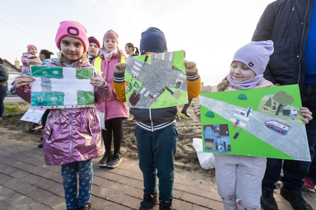 Inauguracja programu poprawiającego bezpieczeństwo na wojewódzkich trasach, Dębiny 14 marca 2024, fot. Szymon Zdziebło/tarantoga.pl dla UMWKP