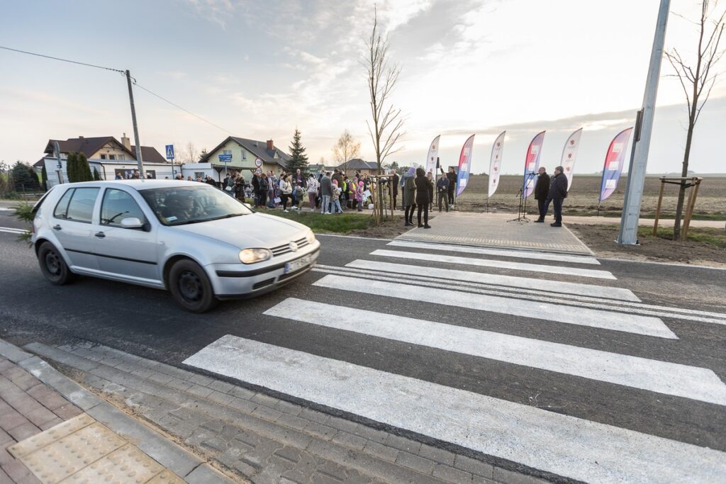Inauguracja programu poprawiającego bezpieczeństwo na wojewódzkich trasach, Dębiny 14 marca 2024, fot. Szymon Zdziebło/tarantoga.pl dla UMWKP