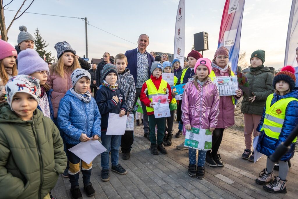 Inauguracja programu poprawiającego bezpieczeństwo na wojewódzkich trasach, Dębiny 14 marca 2024, fot. Szymon Zdziebło/tarantoga.pl dla UMWKP
