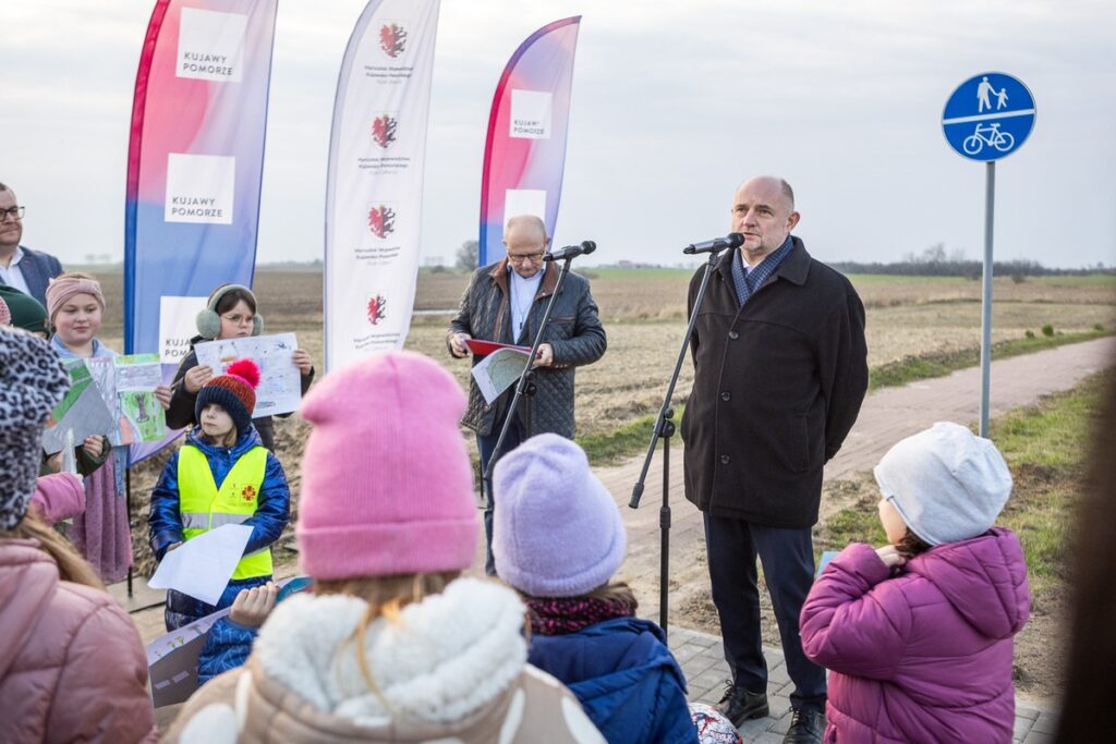 Inauguracja programu poprawiającego bezpieczeństwo na wojewódzkich trasach, Dębiny 14 marca 2024, fot. Szymon Zdziebło/tarantoga.pl dla UMWKP