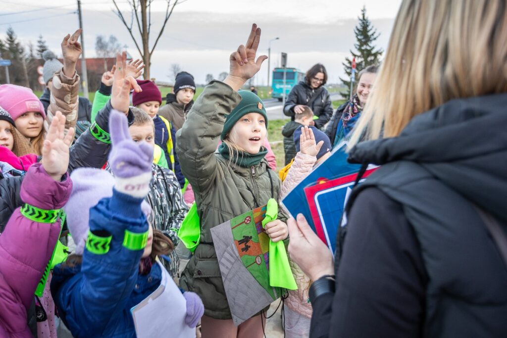 Inauguracja programu poprawiającego bezpieczeństwo na wojewódzkich trasach, Dębiny 14 marca 2024, fot. Szymon Zdziebło/tarantoga.pl dla UMWKP