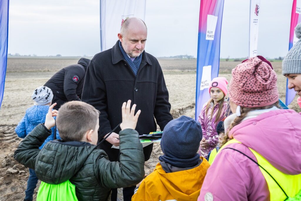 Inauguracja programu poprawiającego bezpieczeństwo na wojewódzkich trasach, Dębiny 14 marca 2024, fot. Szymon Zdziebło/tarantoga.pl dla UMWKP