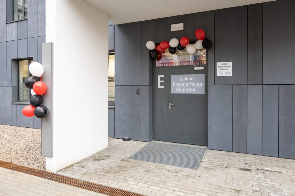 Otwarcie nowego zakładu patomorfologii klinicznej w WSZ w Toruniu, fot. Szymon Zdziebło/tarantoga.pl dla UMWKP