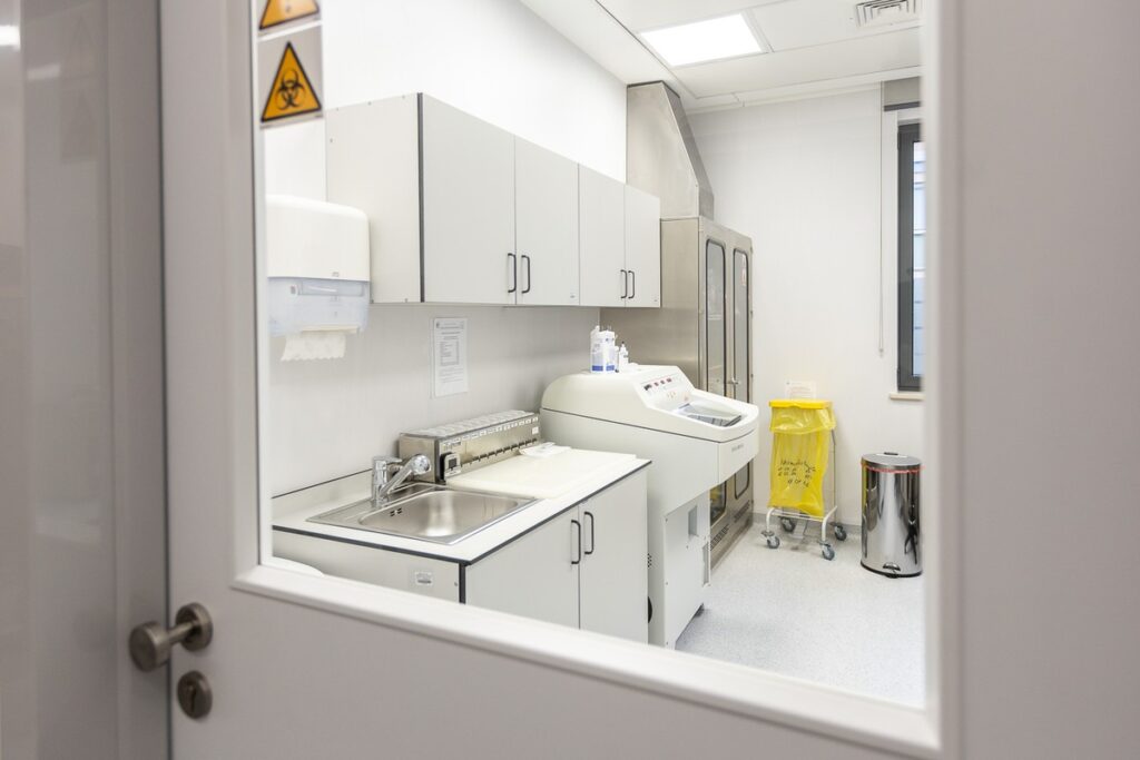 Otwarcie nowego zakładu patomorfologii klinicznej w WSZ w Toruniu, fot. Szymon Zdziebło/tarantoga.pl dla UMWKP