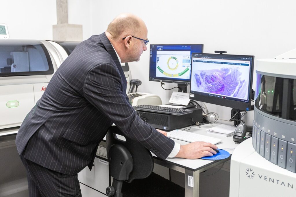 Otwarcie nowego zakładu patomorfologii klinicznej w WSZ w Toruniu, fot. Szymon Zdziebło/tarantoga.pl dla UMWKP