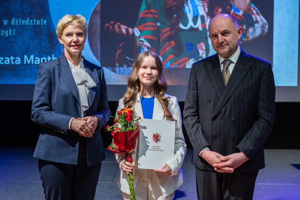 Wręczenie stypendiów artystycznych, fot. Szymon Zdziebło/tarantoga.pl dla UMWKP