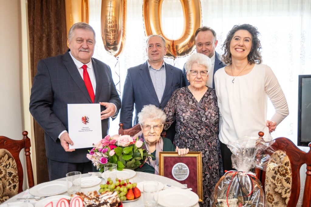 Wręczenie medalu Unitas Durat Stefanii Mączyńskiej, fot. Szymon Zdziebło/tarantoga.pl dla UMWKP