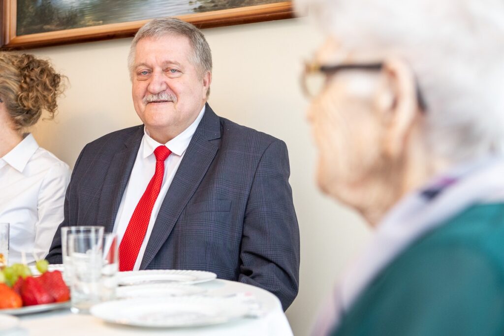 Wręczenie medalu Unitas Durat Stefanii Mączyńskiej, fot. Szymon Zdziebło/tarantoga.pl dla UMWKP