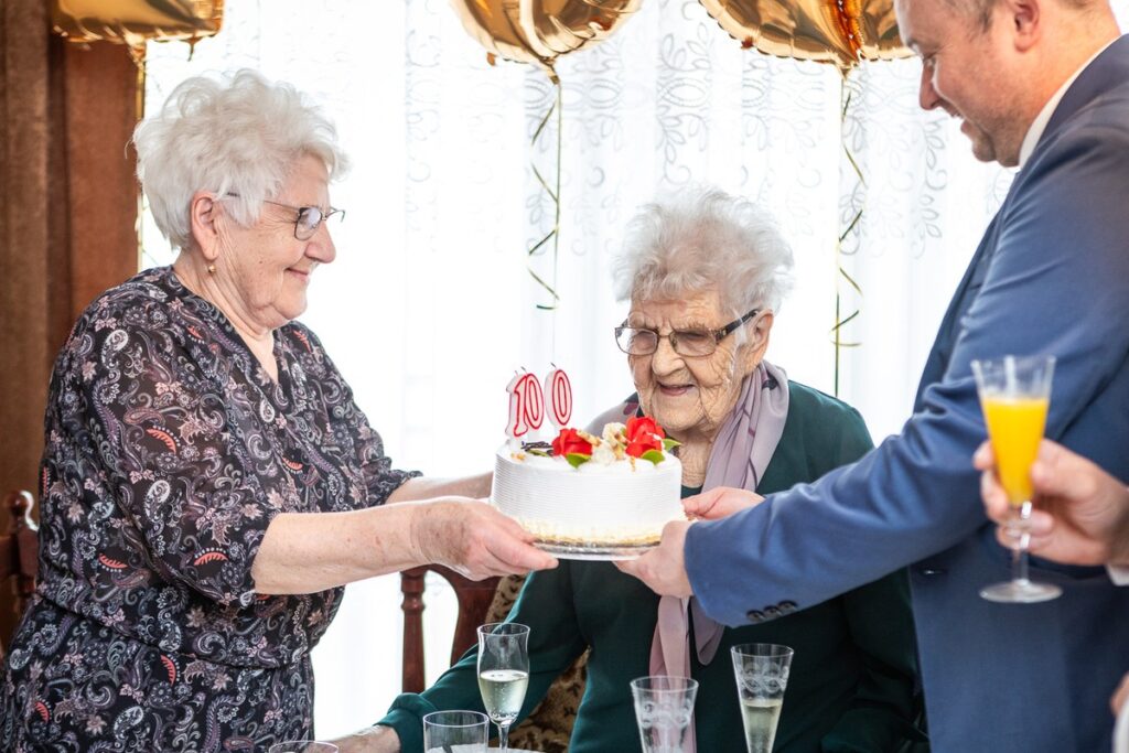 Wręczenie medalu Unitas Durat Stefanii Mączyńskiej, fot. Szymon Zdziebło/tarantoga.pl dla UMWKP