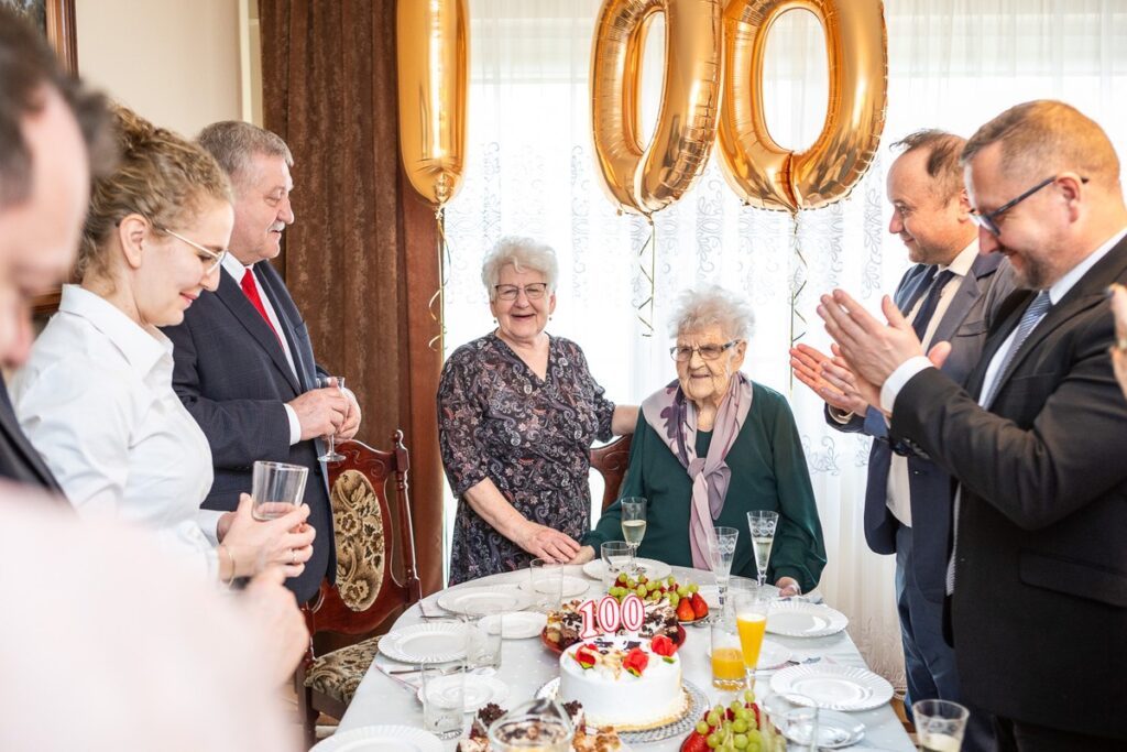 Wręczenie medalu Unitas Durat Stefanii Mączyńskiej, fot. Szymon Zdziebło/tarantoga.pl dla UMWKP