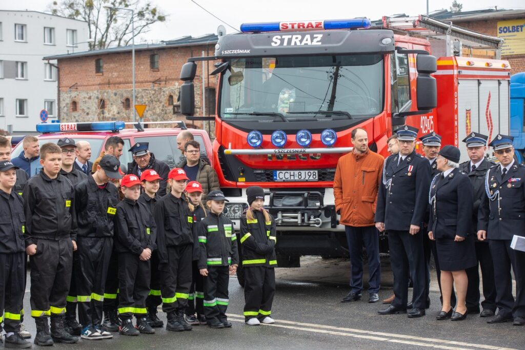 Otwarcie remizy w Unisławiu fot. Mikołaj Kuras dla UMWKP