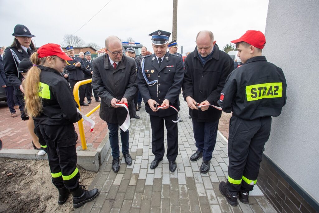 Otwarcie remizy w Unisławiu fot. Mikołaj Kuras dla UMWKP