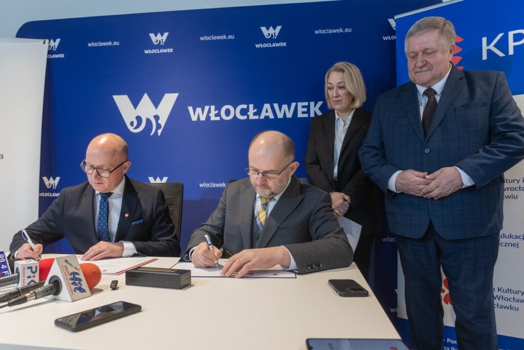 Podpisanie listów intencyjnych ws Filharmonii Kujawskiej i Energii Włocławka, fot. Mikołaj Kuras dla UMWKP