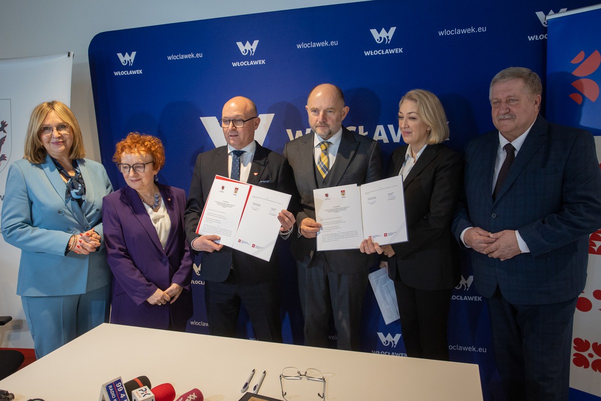 Podpisanie listów intencyjnych ws Filharmonii Kujawskiej i Energii Włocławka, fot. Mikołaj Kuras dla UMWKP