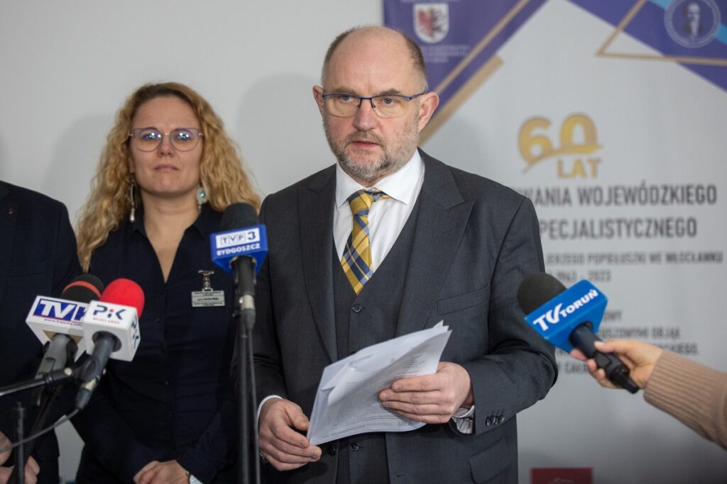 Konferencja prasowa marszałka Piotra Całbeckiego na temat rozbudowy Szpitala im. Popiełuszki, fot. Mikołaj Kuras dla UMWKP