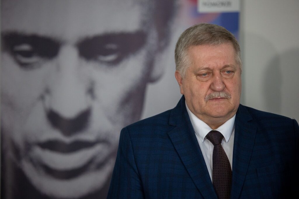 Konferencja prasowa marszałka Piotra Całbeckiego na temat rozbudowy Szpitala im. Popiełuszki, fot. Mikołaj Kuras dla UMWKP