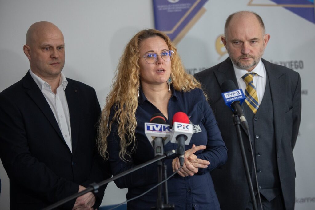 Konferencja prasowa marszałka Piotra Całbeckiego na temat rozbudowy Szpitala im. Popiełuszki, fot. Mikołaj Kuras dla UMWKP