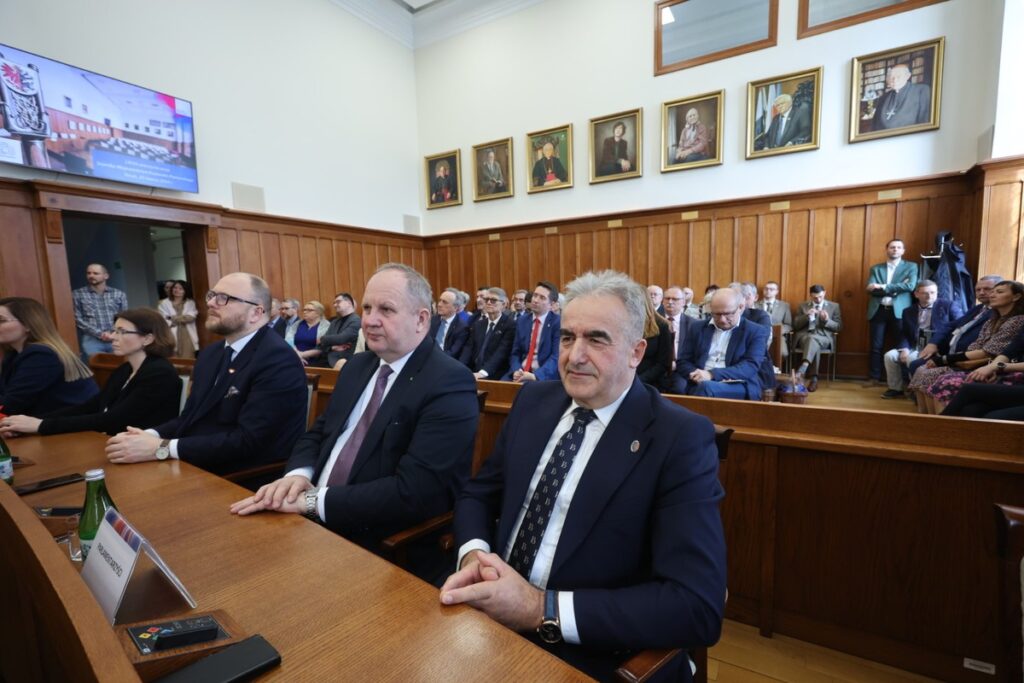 Kończąca VI kadencję samorządu województwa uroczysta sesja sejmiku, fot. Mikołaj Kuras dla UMWKP