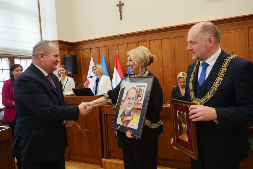 Kończąca VI kadencję samorządu województwa uroczysta sesja sejmiku, fot. Mikołaj Kuras dla UMWKP