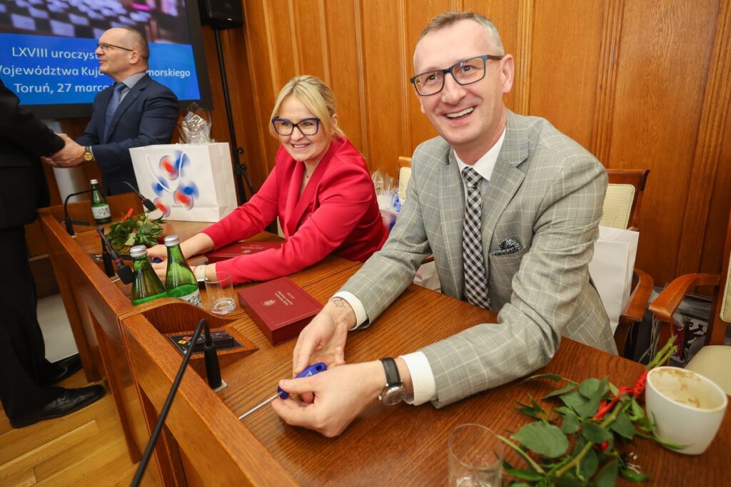 Kończąca VI kadencję samorządu województwa uroczysta sesja sejmiku, fot. Mikołaj Kuras dla UMWKP