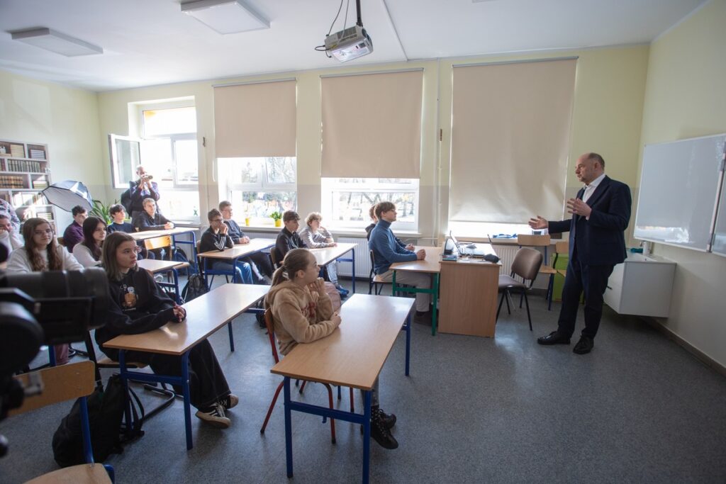 Lekcja biologii z marszałkiem Piotrem Całbeckim fot. Mikołaj Kuras dla UMWKP