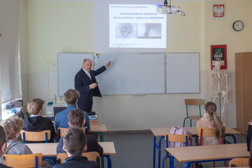 Lekcja biologii z marszałkiem Piotrem Całbeckim fot. Mikołaj Kuras dla UMWKP