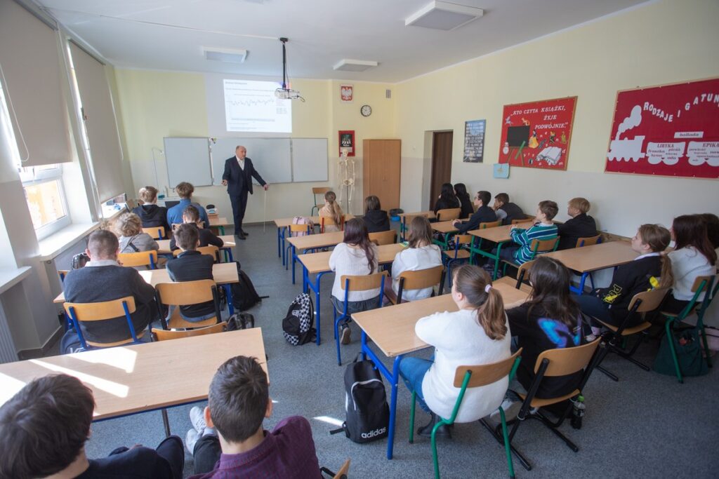 Lekcja biologii z marszałkiem Piotrem Całbeckim fot. Mikołaj Kuras dla UMWKP
