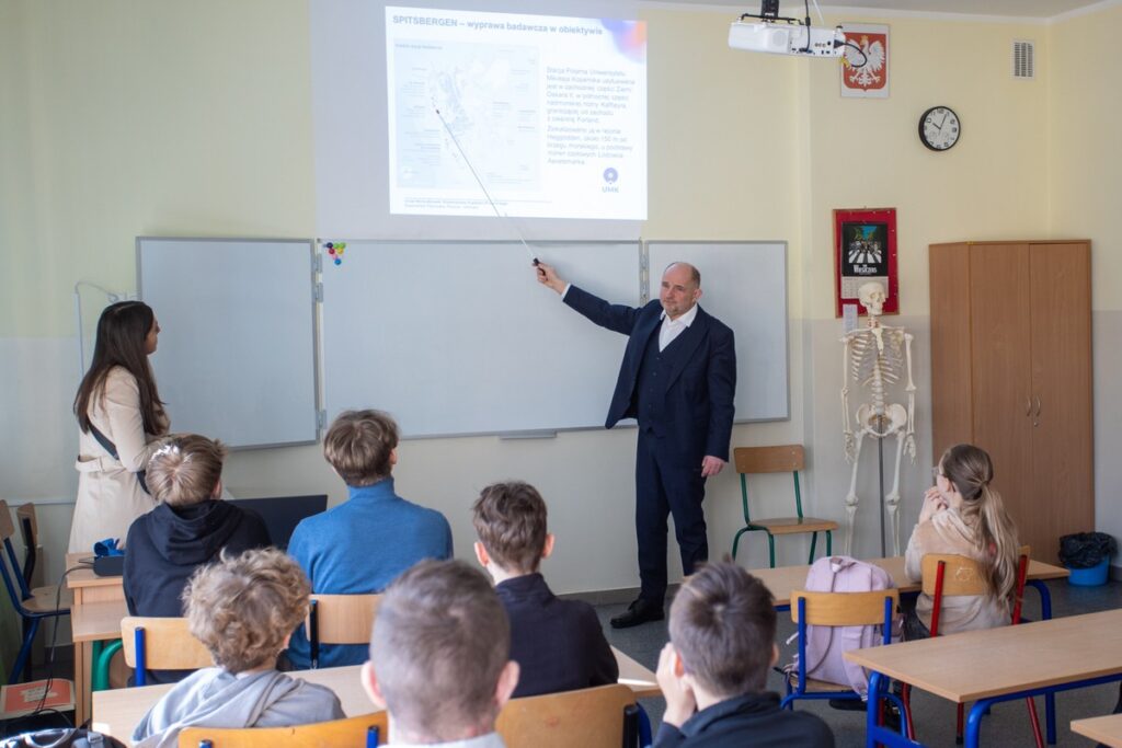 Lekcja biologii z marszałkiem Piotrem Całbeckim fot. Mikołaj Kuras dla UMWKP