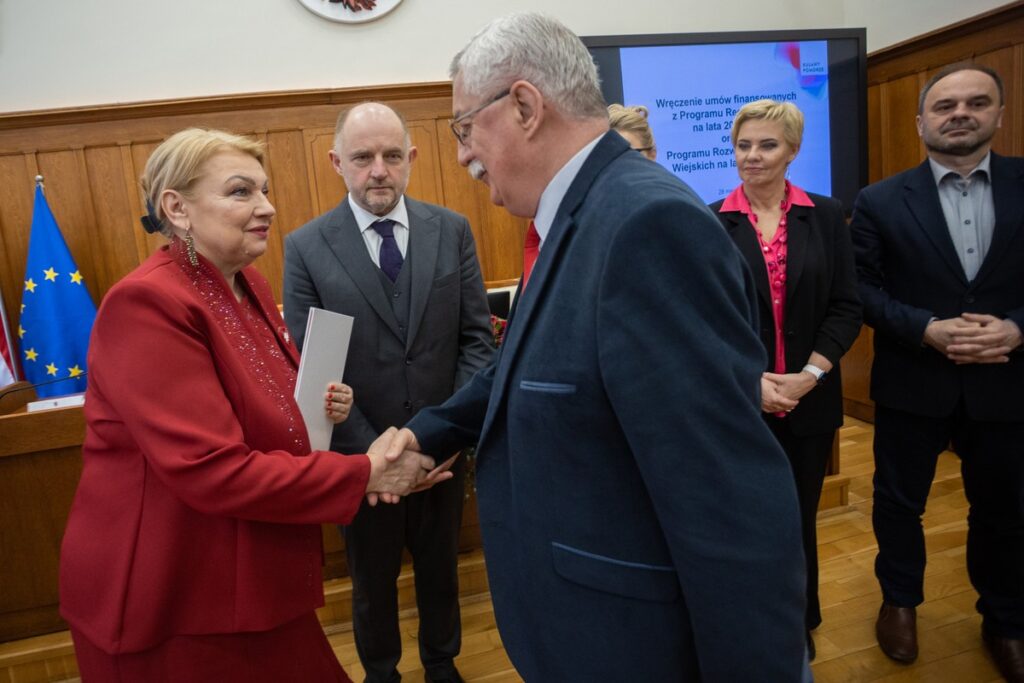 Wręczenie umów FeDKP i PROW, fot. Mikołaj Kuras dla UMWKP