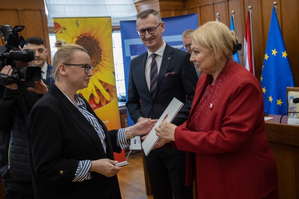 Wręczenie umów FeDKP i PROW, fot. Mikołaj Kuras dla UMWKP