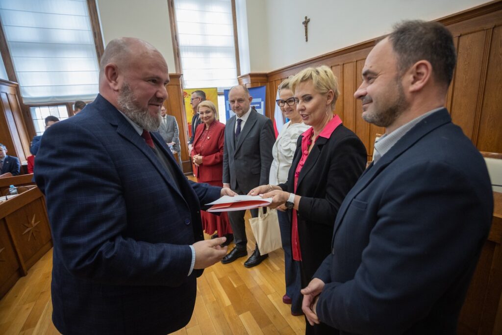 Wręczenie umów FeDKP i PROW, fot. Mikołaj Kuras dla UMWKP