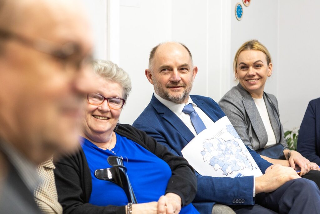 Spotkanie w Biskupicach ws. dziennych domów pomocy, fot. Szymon Zdziebło/tarantoga.pl dla UMWKP