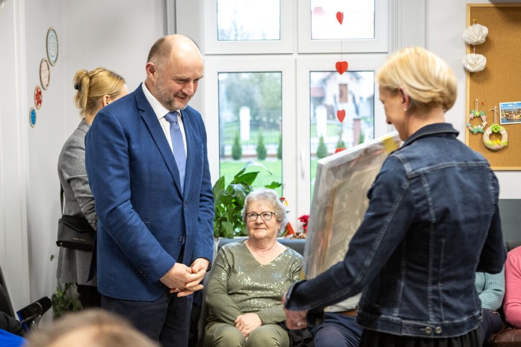 Spotkanie w Biskupicach ws. dziennych domów pomocy, fot. Szymon Zdziebło/tarantoga.pl dla UMWKP