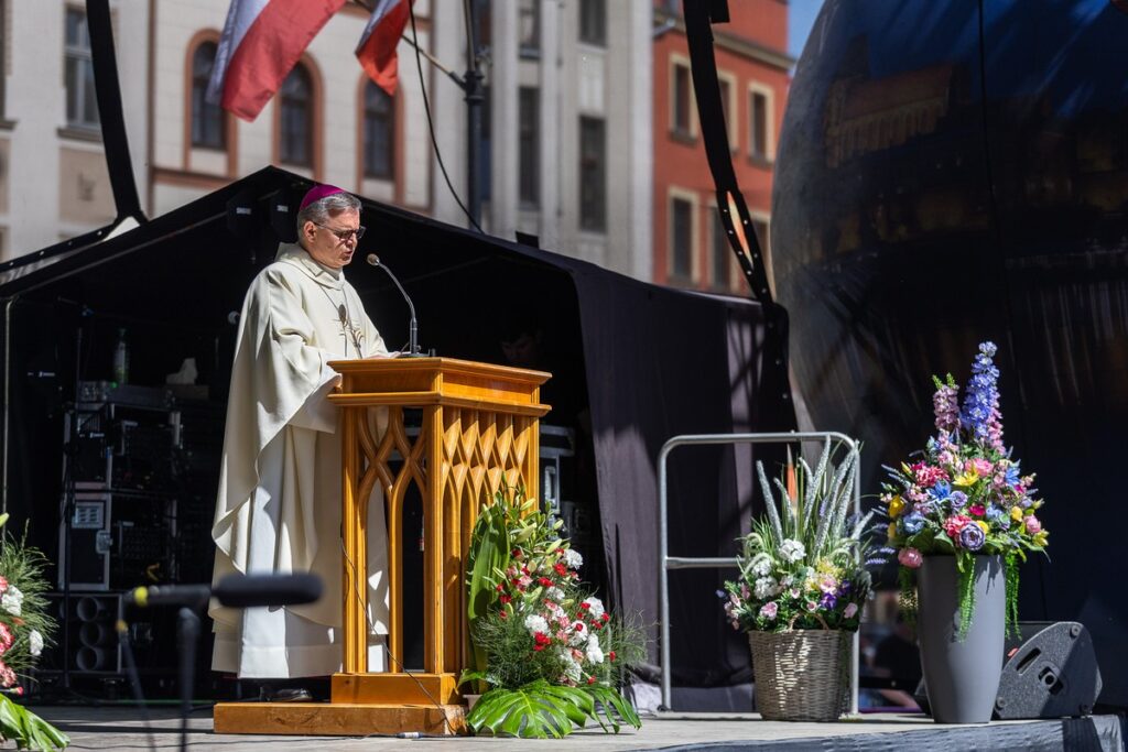 Wojewódzkie obchody Narodowego Święta Trzeciego Maja w Toruniu, fot. Szymon Zdziebło dla UMWKP