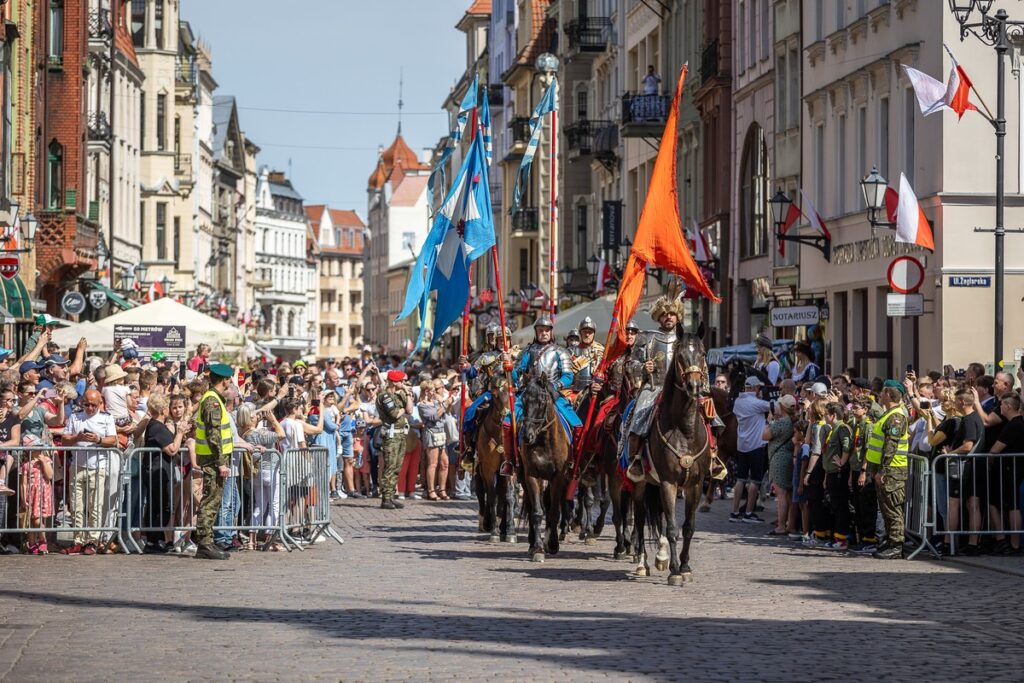 Wojewódzkie obchody Narodowego Święta Trzeciego Maja w Toruniu, fot. Szymon Zdziebło dla UMWKP