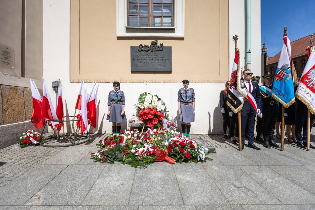 Wojewódzkie obchody Narodowego Święta Trzeciego Maja w Toruniu, fot. Szymon Zdziebło dla UMWKP