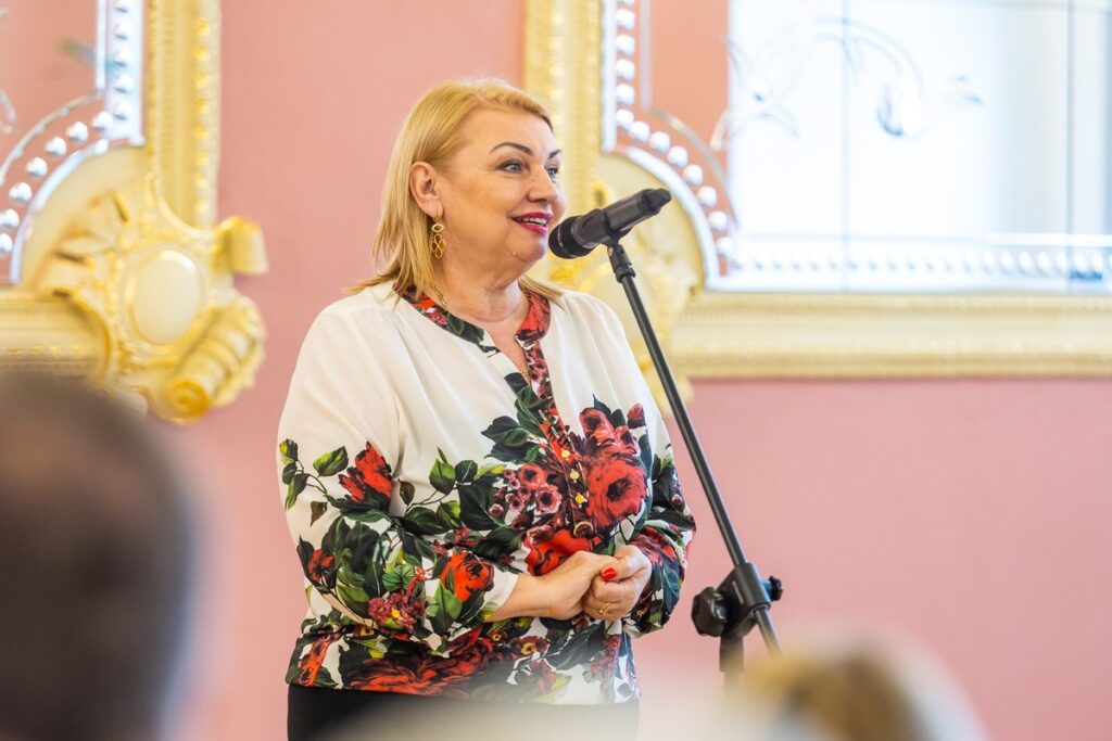 Wręczenie umów na małą infrastrukturę sportową i przyszkolne sale gimnastyczne, fot. Szymon Zdziebło/tarantoga.pl dla UMWKP