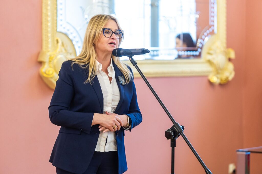 Wręczenie umów na małą infrastrukturę sportową i przyszkolne sale gimnastyczne, fot. Szymon Zdziebło/tarantoga.pl dla UMWKP