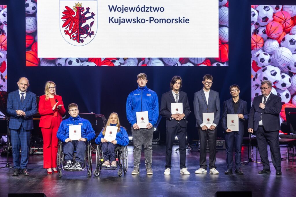 Wręczenie stypendiów sportowych, fot. Szymon Zdziebło/tarantoga.pl dla UMWKP