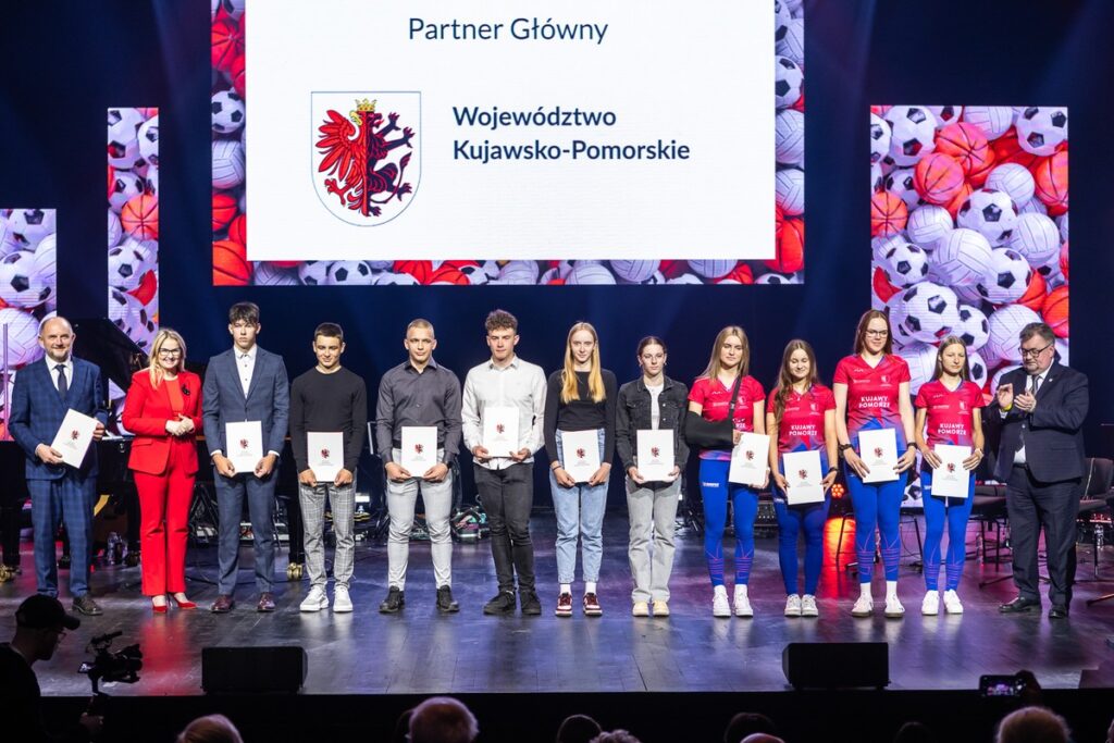 Wręczenie stypendiów sportowych, fot. Szymon Zdziebło/tarantoga.pl dla UMWKP