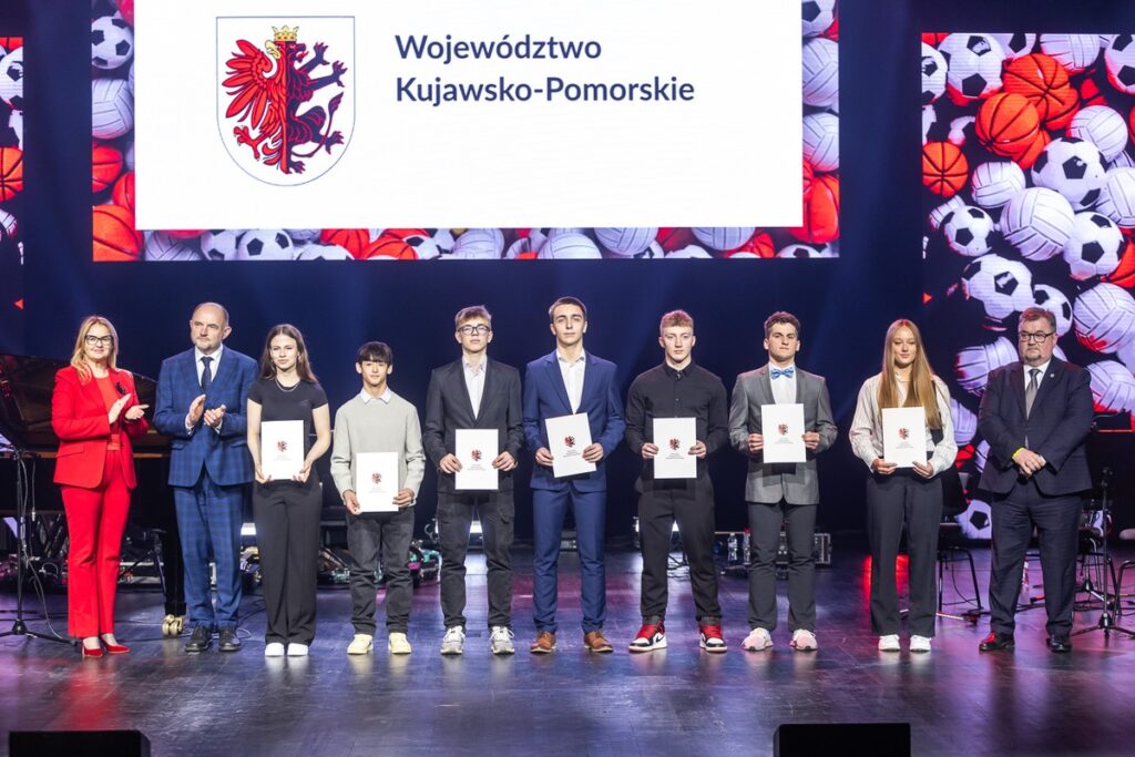 Wręczenie stypendiów sportowych, fot. Szymon Zdziebło/tarantoga.pl dla UMWKP