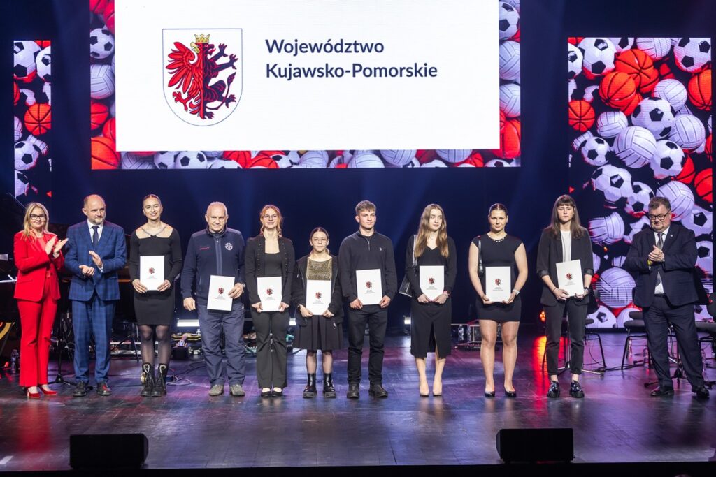 Wręczenie stypendiów sportowych, fot. Szymon Zdziebło/tarantoga.pl dla UMWKP